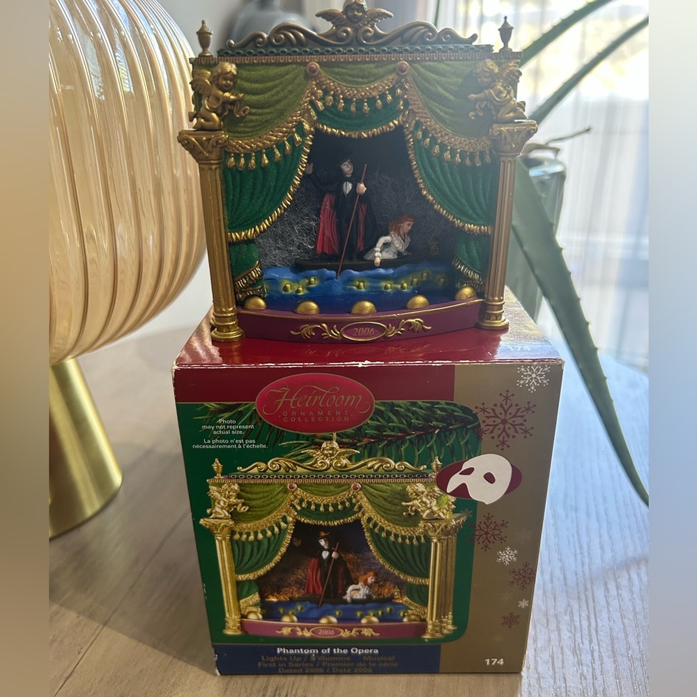 Carlton Heirloom  Phantom of the Opera date 2006 #174 Christmas Ornament.